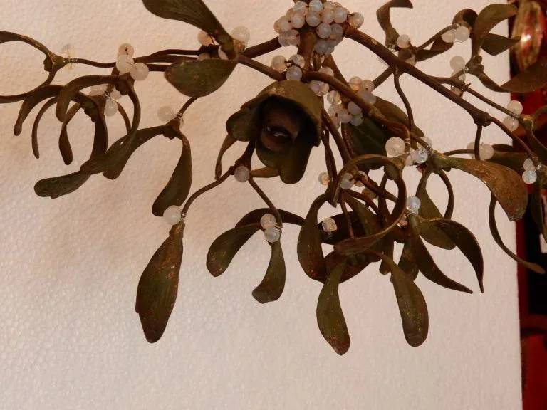 1900' Lustre Boule de Gui en Bronze Art Nouveau a 2 Lampes Diametre 34 cm