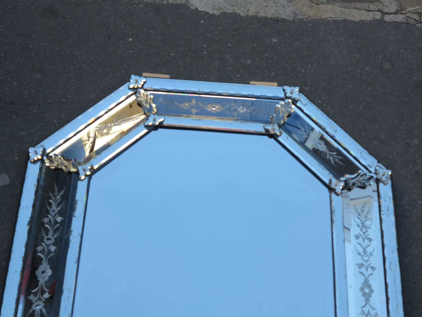 Miroir Venise Octogonal à Fronton avec Fleurs Gravées