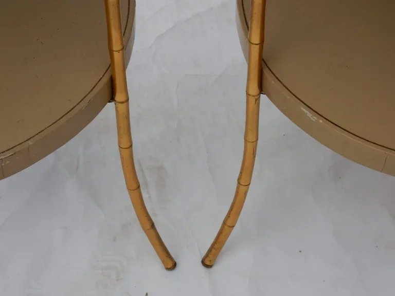 1970/80′ Paire de Guéridons Tripodes Décor Bambou, Plateaux Laqués Style Maison Jansen