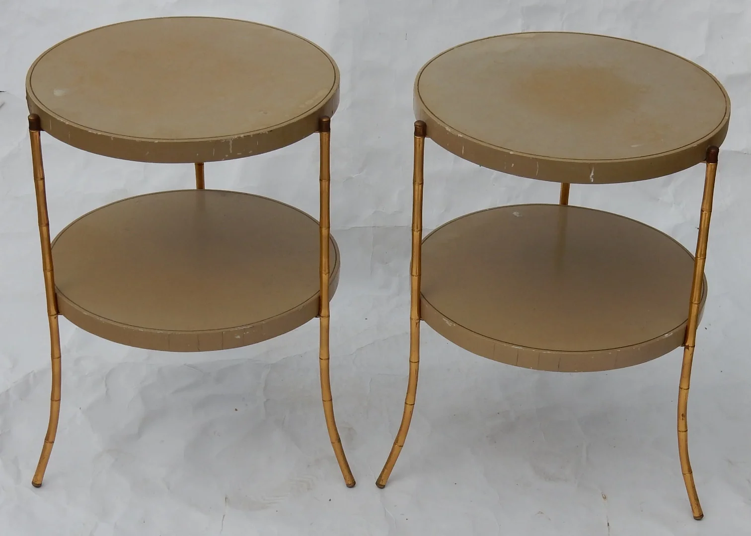 1970/80′ Paire de Guéridons Tripodes Décor Bambou, Plateaux Laqués Style Maison Jansen