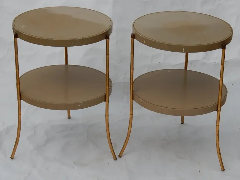 1970/80′ Paire de Guéridons Tripodes Décor Bambou, Plateaux Laqués Style Maison Jansen