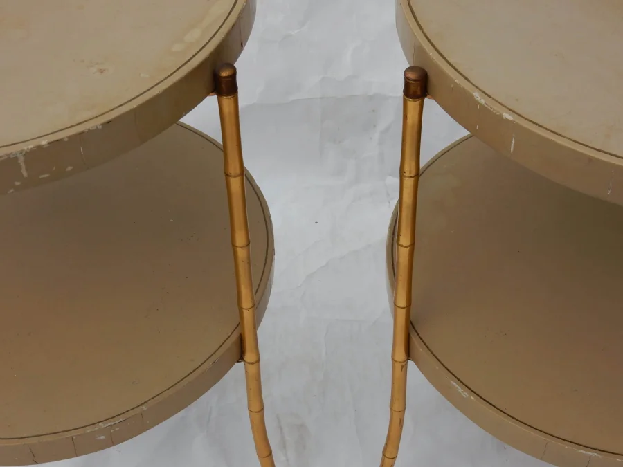 1970/80′ Paire de Guéridons Tripodes Décor Bambou, Plateaux Laqués Style Maison Jansen