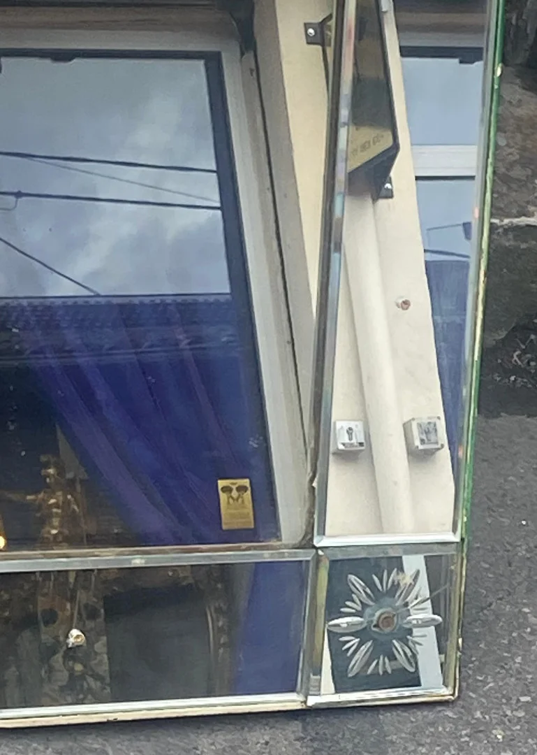 1900/20′Pair of Venice Mirrors with Flowers and Sober