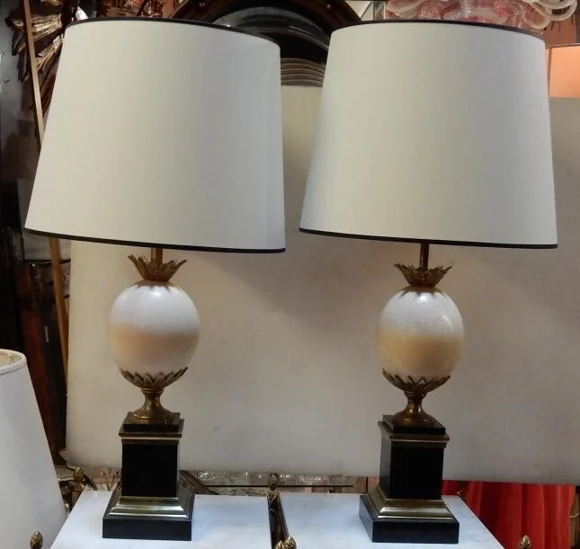 1950/70′ Paire de Lampes en Marbre Noir et Œuf d’Autruche Maison Jansen