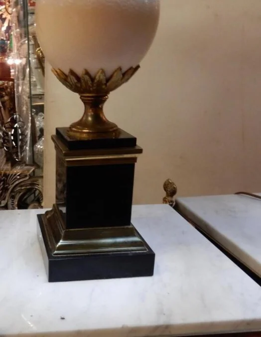 1950/70′ Paire de Lampes en Marbre Noir et Œuf d’Autruche Maison Jansen