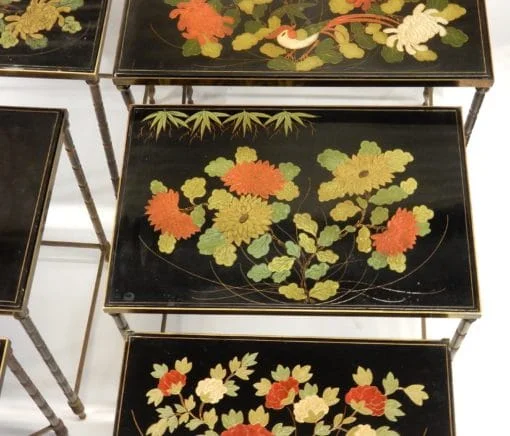 1970s Pair of Nesting Tables (Set of 3) in the Style of Maison Baguès, Bamboo Design in Gilded Bronze, Black Lacquered Chinese-Style Tops with Floral and Bird Decorations