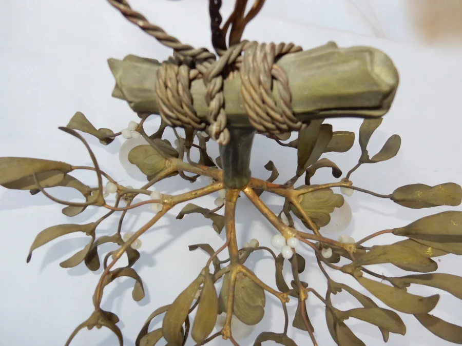 1900′ Mistletoe Ball Chandelier in Bronze Art Nouveau with 3 Lamps 40 x 45 cm Tulip-Shaped Sockets