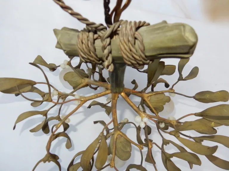 1900′ Mistletoe Ball Chandelier in Bronze Art Nouveau with 3 Lamps 40 x 45 cm Tulip-Shaped Sockets