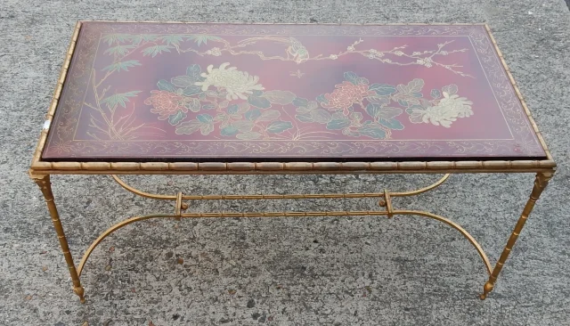 1950/70′ Décor Table Basse Bronze almier, Plateau Laque de Chine Rouge Style Maison Baguès