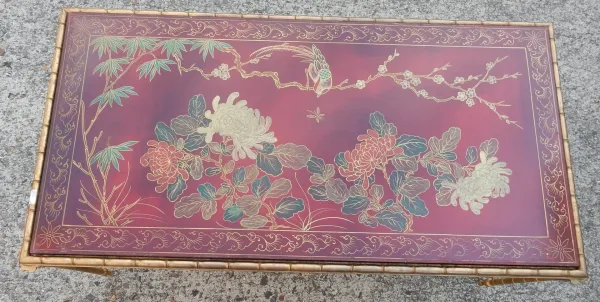 1950/70′ Décor Table Basse Bronze almier, Plateau Laque de Chine Rouge Style Maison Baguès