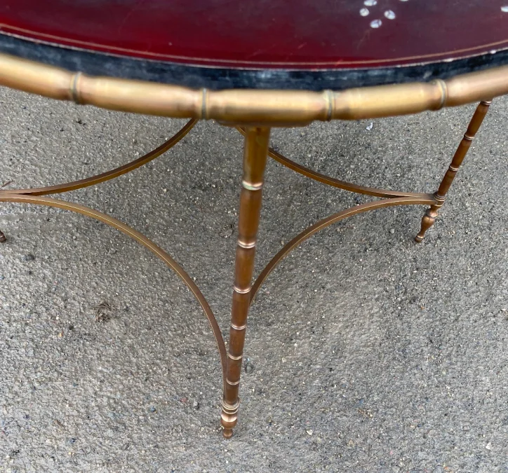 1950/70′ Round Bronze Coffee Table Palm Tree Decor, Red Chinese Lacquer Top Maison Baguès Style