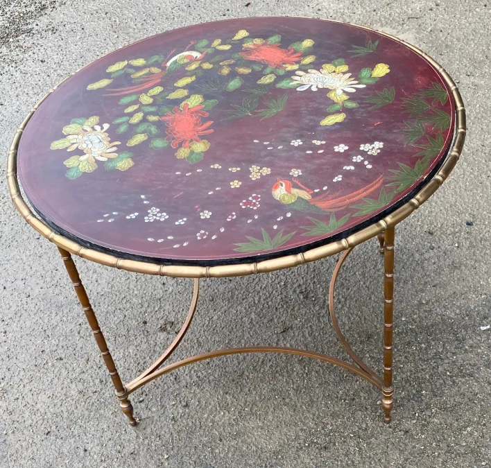 1950/70′ Round Bronze Coffee Table Palm Tree Decor, Red Chinese Lacquer Top Maison Baguès Style
