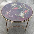 1950/70′ Table Basse Ronde Bronze Décor Palmier, Plateau Laque de Chine Rouge Style Maison Baguès