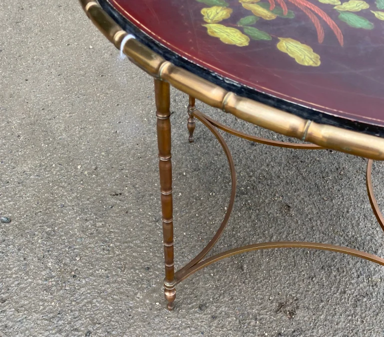 1950/70′ Round Bronze Coffee Table Palm Tree Decor, Red Chinese Lacquer Top Maison Baguès Style
