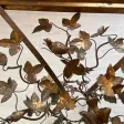 1970′ Guéridon En Fer Patiné Decor Végétal Aux Oiseaux