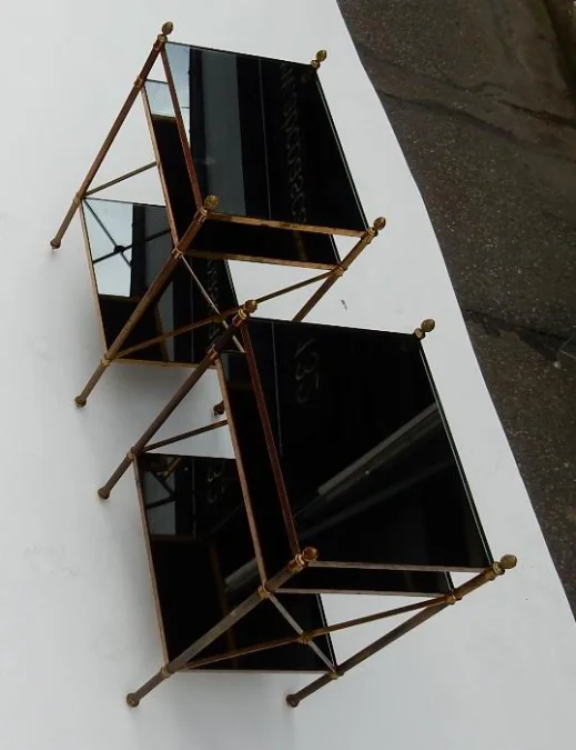 1950/70′ Paire d’Étagères en Laiton à 3 Niveaux Maison Baguès Plateaux Opalines Noires