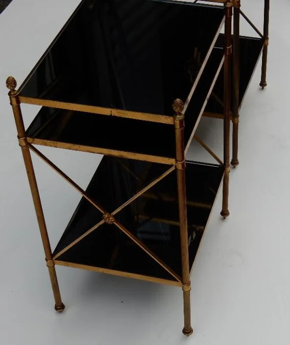 1950/70′ Paire d’Étagères en Laiton à 3 Niveaux Maison Baguès Plateaux Opalines Noires