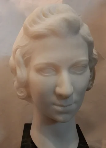 1930′ Art Deco Head Of A Woman In Marble Signed By M. Di Domenico