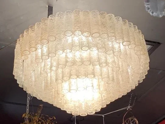 1960/70′ Paire de Lustres Venini Murano Doria Diamètre 74 cm 6 Niveaux 194 Cristaux