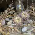 1970′ Lustre en Laiton Doré Décor Végétal Style Maison Bagués, Feuilles Et Fleurs En Verre Coloré