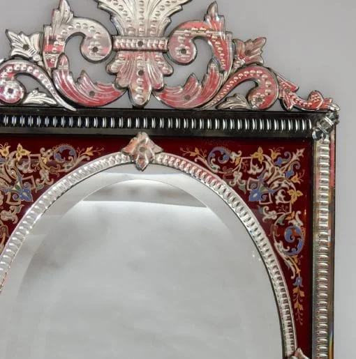 1880/1900′ Miroir Venise Rectangulaire à Fronton Avec Cadre en Verre Orné de Fleurs Emaillées Fond Rouge