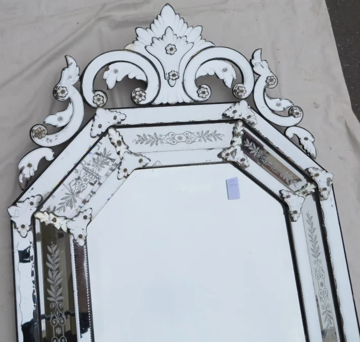 Miroir Venise Octogonal à Fronton Tain Mercure avec Fleurs Gravées