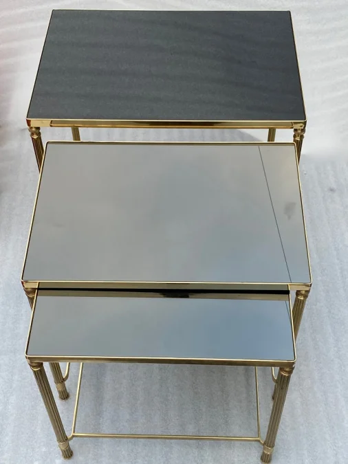 1970′ Tables Gigognes Maison Baguès, 3 Plateaux Miroir Noir et Montants Cannelés