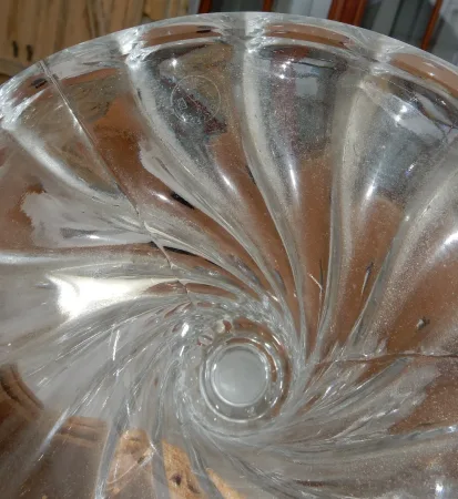 1950′ Paire de Chandeliers Électrifiés Baccarat Modèle Tors, Signée Cachet Baccarat