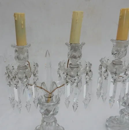 1950′ Paire de Chandeliers Électrifiés Baccarat Modèle Tors, Signée Cachet Baccarat