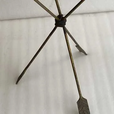 1950/70 ′ Guéridon Fer Forgé Vintage Decor En Forme De Fléches Style Jacques Adnet