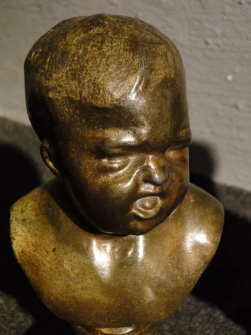 Statue auf Kinder