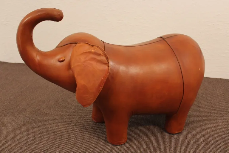 ELEFANT VON DIMITRI ORMERSA