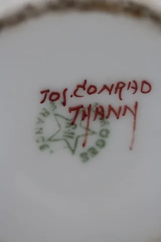 JARRON firmado JOSEPH CONRAD