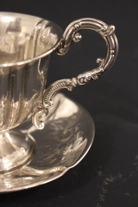 Tasse et soucoupe 19 eme en argent