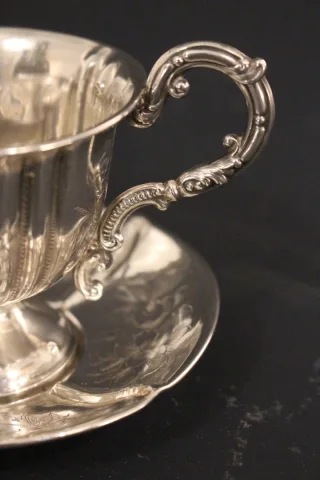 TAZA Y PLATO DE PLATA