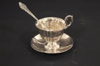 Tasse et soucoupe 19 eme en argent