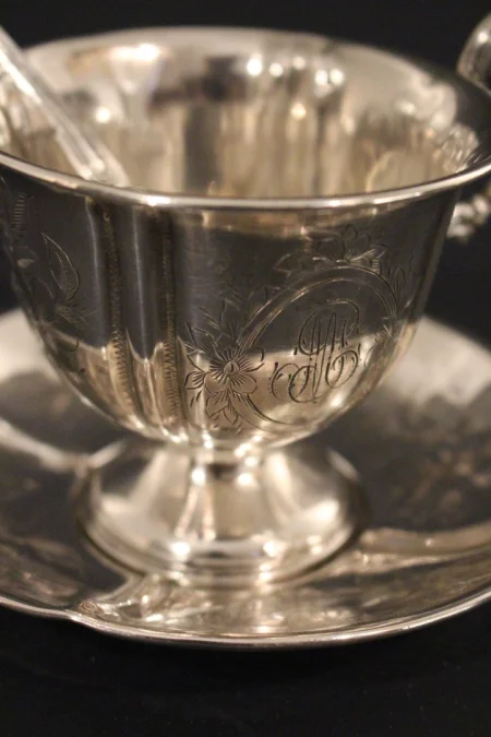 Tasse et soucoupe 19 eme en argent