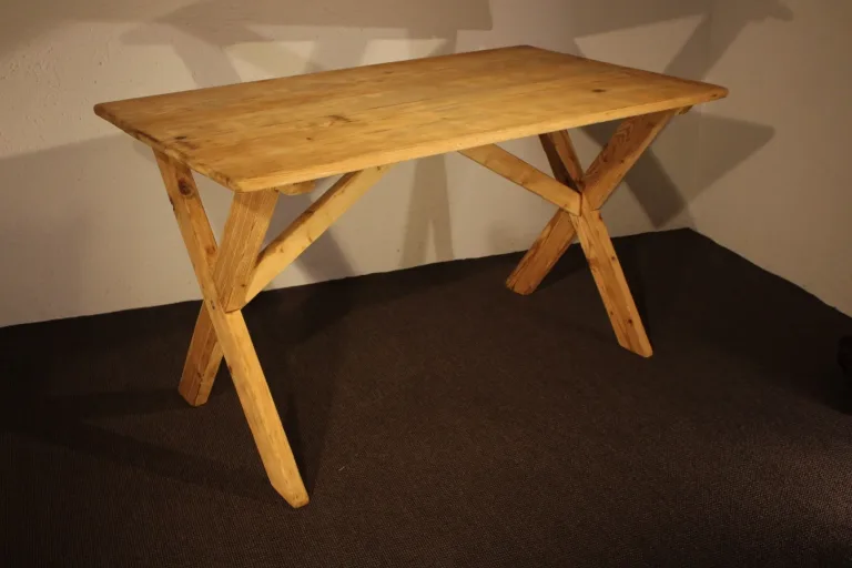 Table en sapin naturel