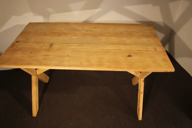 Table en sapin naturel