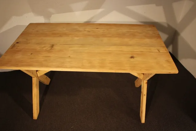 Table en sapin naturel