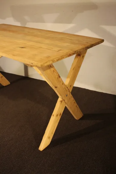 Table en sapin naturel