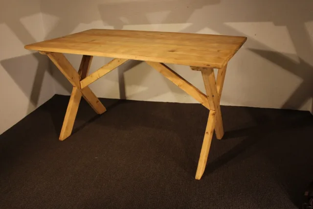 Table en sapin naturel