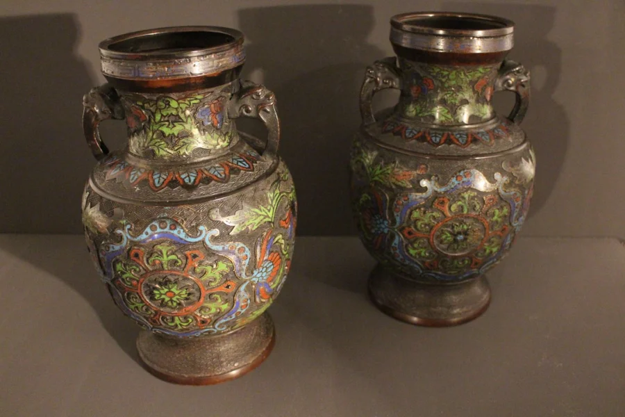 PAIR OF CHINESE VASES