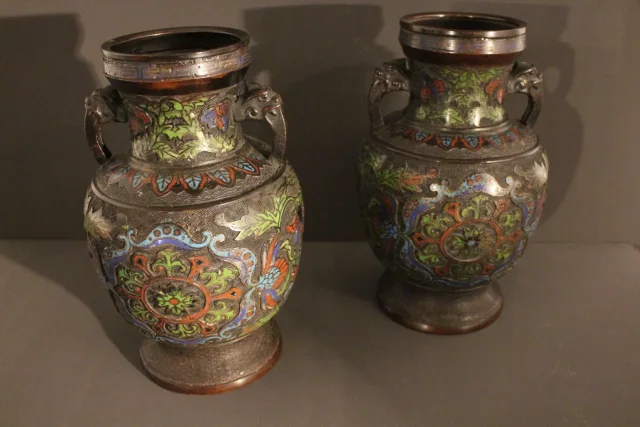 PAIR OF CHINESE VASES