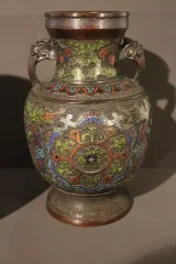 Paire de vases chinois cloisonnée
