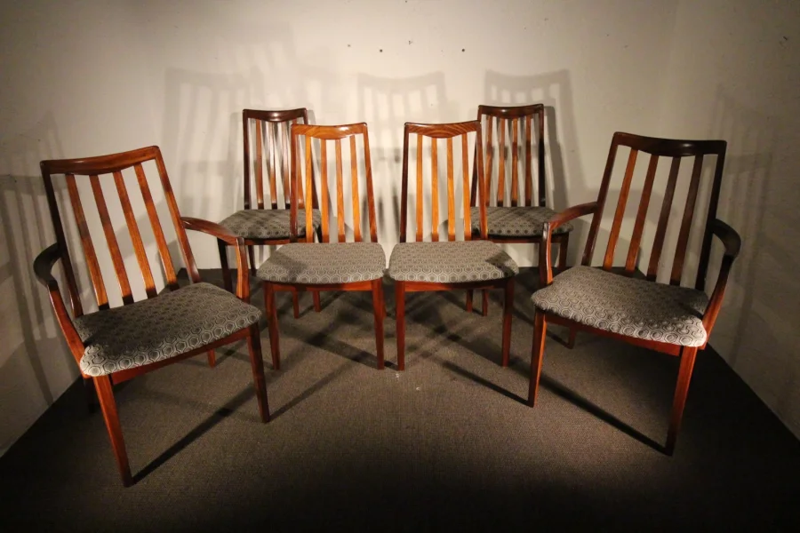 VINTAGE STÜHLE UND ARMCHAIRS