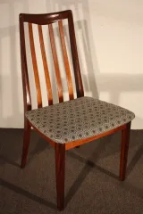 VINTAGE STÜHLE UND ARMCHAIRS