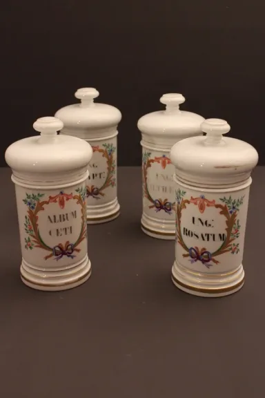 Pots à pharmacie