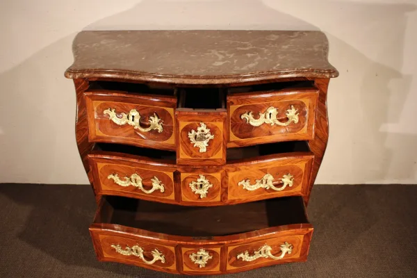 Commode 18 eme siècle d’A.P Jacot