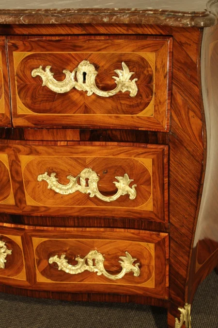Commode 18 eme siècle d’A.P Jacot